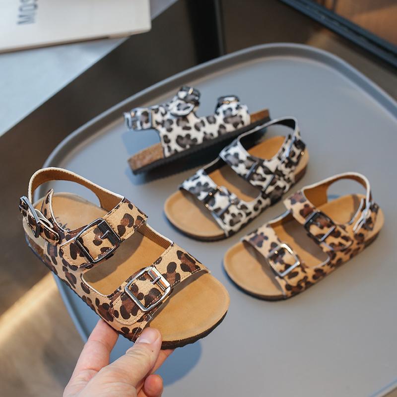 Детские модные сандалии для мальчиков, модная детская летняя обувь в леопардовом стиле для девочек, унисекс, 2024, новые пляжные сандалии с открытым носком, мягкие