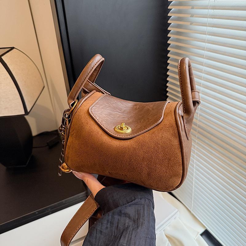 Замшевая сумка женская осень и зима 2025 новая повседневная сумка-мессенджер матовая ретро премиум портативная сумка-подушка