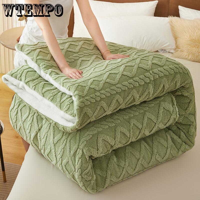 Luxurious Taffeta Comforter - Soft, Thick, and Warm for All Seasons - Machine Washable, Perfect for Bedroom, Guest Room, and Hotel Use