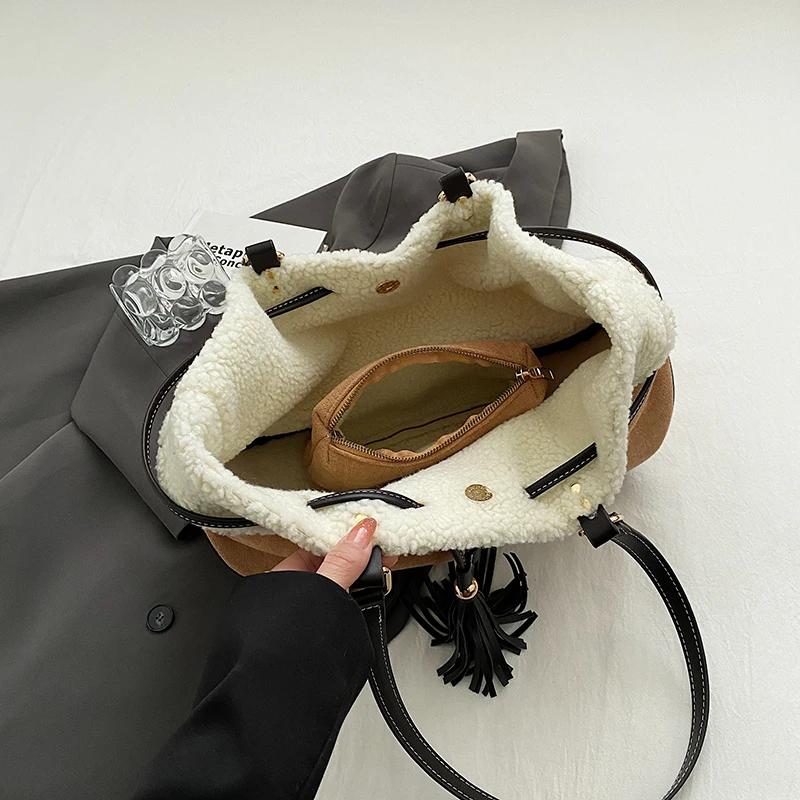 Сумки-ведра из замши, женская сумка через плечо для женщин, зимняя новая тенденция 2024 года, небольшие дизайнерские плюшевые сумки на шнурке с кошельками