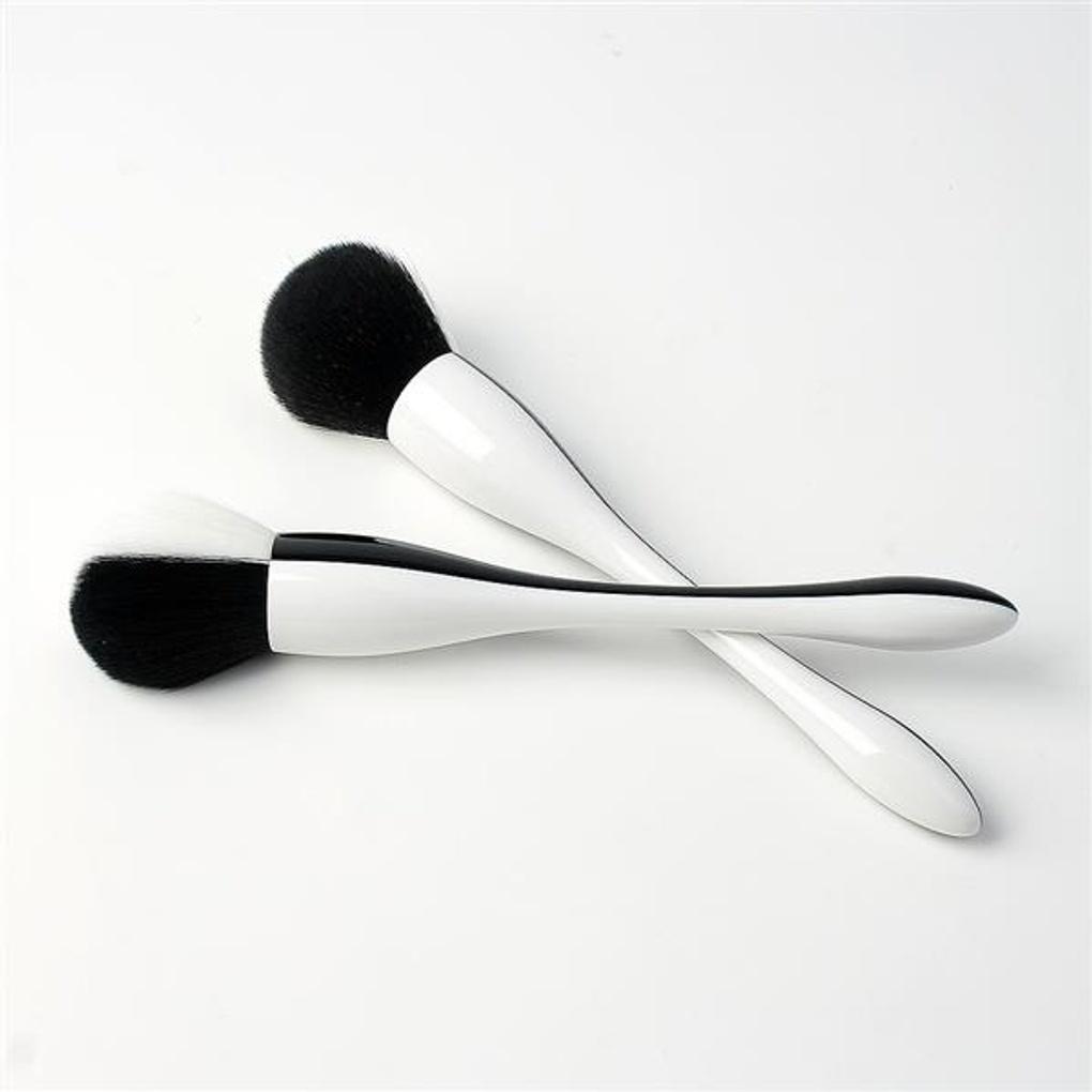 Half Makeup Brush 2-piece Set (Black/White)