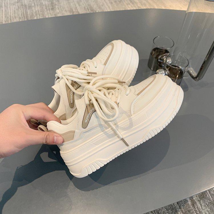 Кожаная платформа белая обувь женская 2025 весна новая универсальная повседневная увеличение роста дышащая одинарная обувь студенческая спортивная обувь для скейтборда