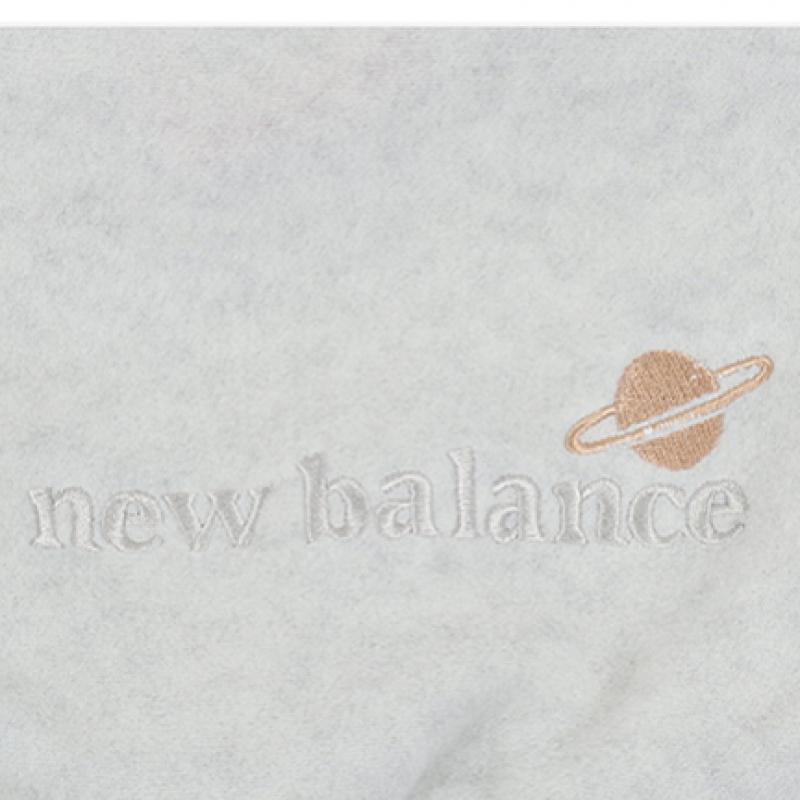 New Balance Детский флисовый тренировочный комплект бежевого цвета