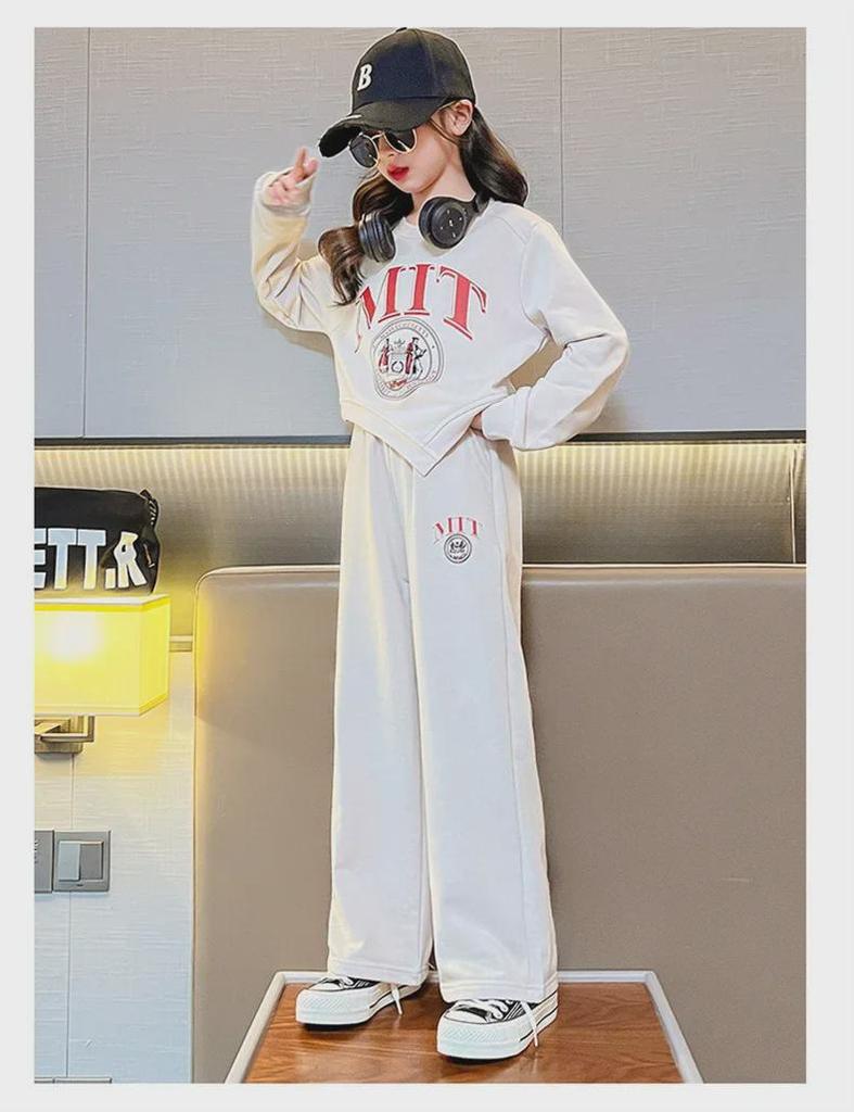 Модный комплект для девочек на весну/осень 2024 года: топ с надписью и повседневные брюки