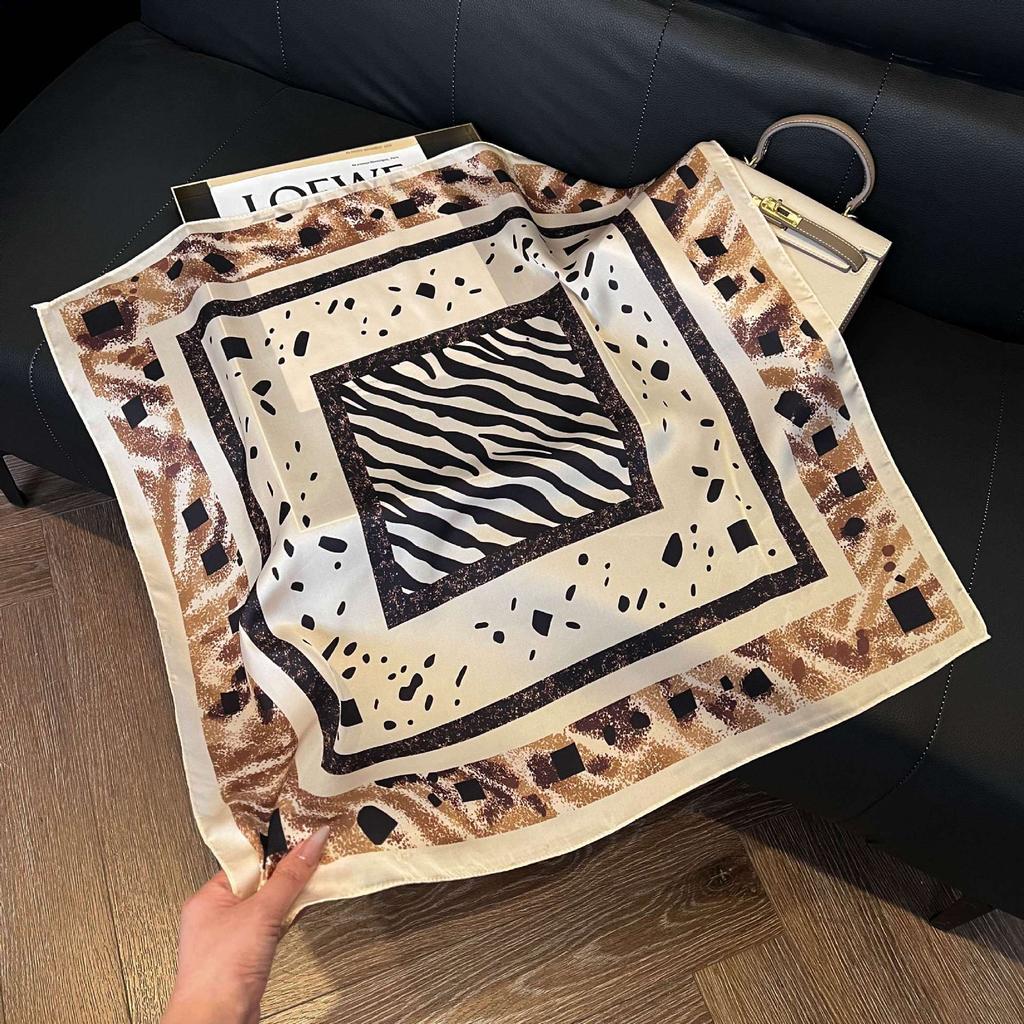 Simulated silk women's small square scarf, Korean cashew nut leopard print small silk scarf, headscarf, four-season scarf, professional scarf.