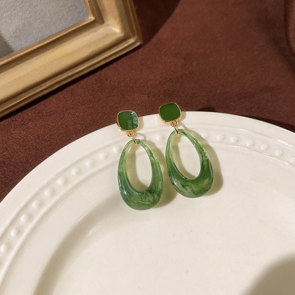 Изумрудные серьги-пусеты в стиле ретро середины века