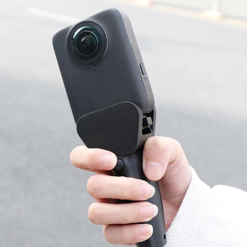 Эргономичный ручной держатель для камеры для 360-градусных панорамных устройств. Безинструментальная защелкивающаяся конструкция. Удобный захват для длительной съемки.