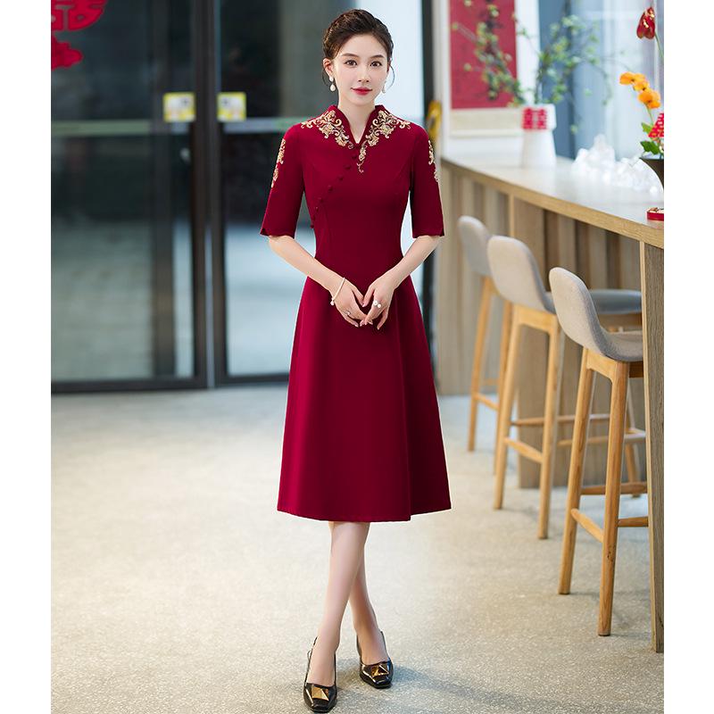 Платье для матери невесты цвета красного вина 2025 года для свадебного банкета