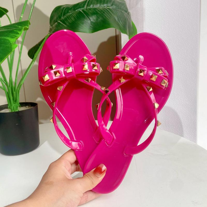 Модные заклепочные шлепанцы женские сандалии летние резиновые туфли женские тапочки на плоской подошве летние повседневные заклепочные тапочки для улицы 36-42