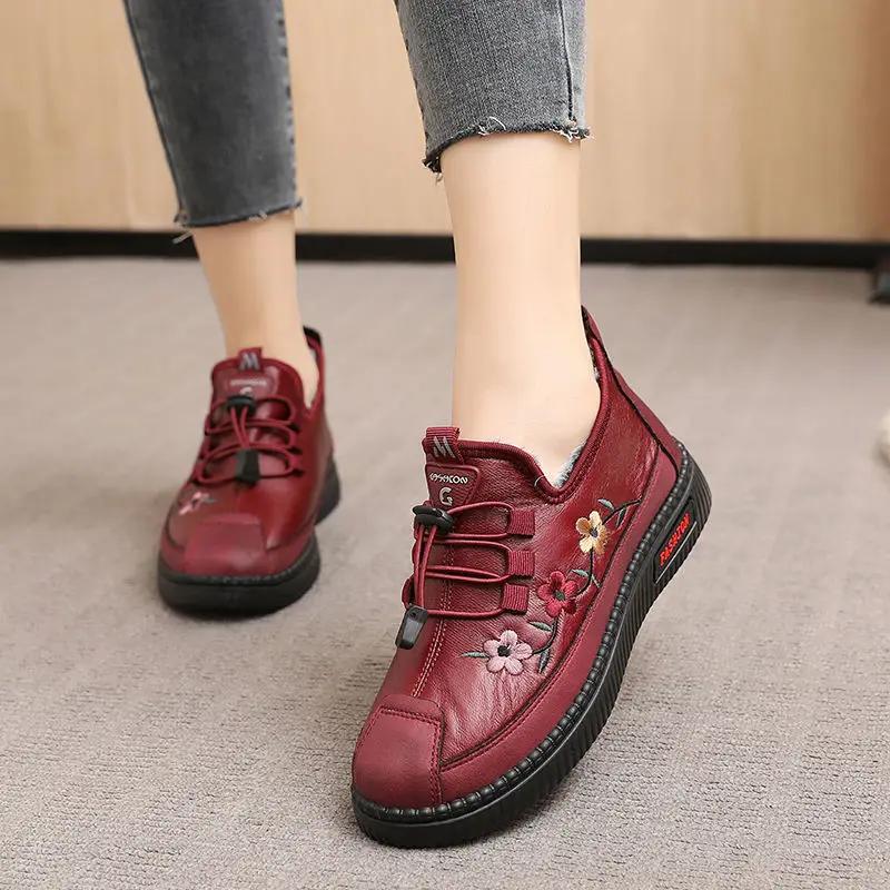 Leather Fur Moccasins Women Sport Sneaker for Elderly Female Soft Warm Comfortable Loafers 2024