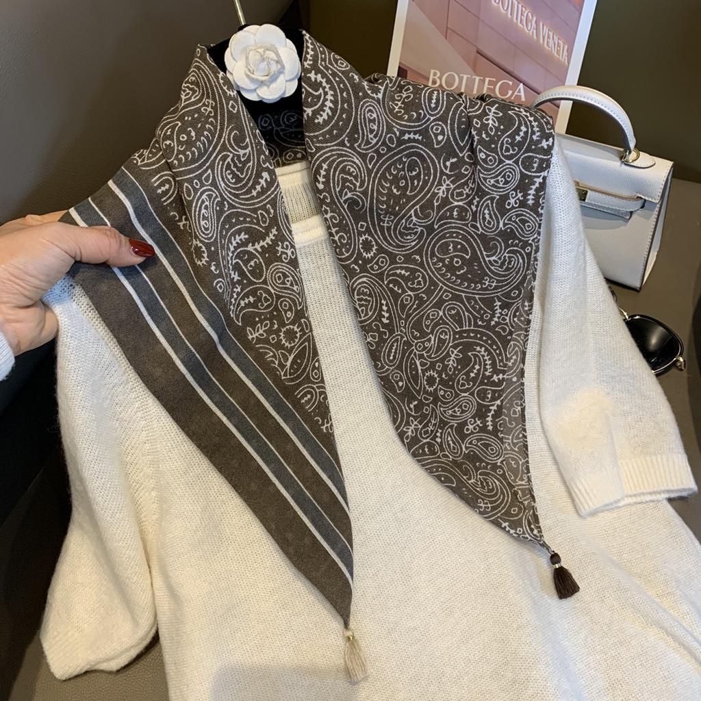 Polka Dot Silk Scarf Women'S High-End Small Square Scarf Fashion Versatile Sunscreen Shawl Scarf Fringed Decorative Scarf