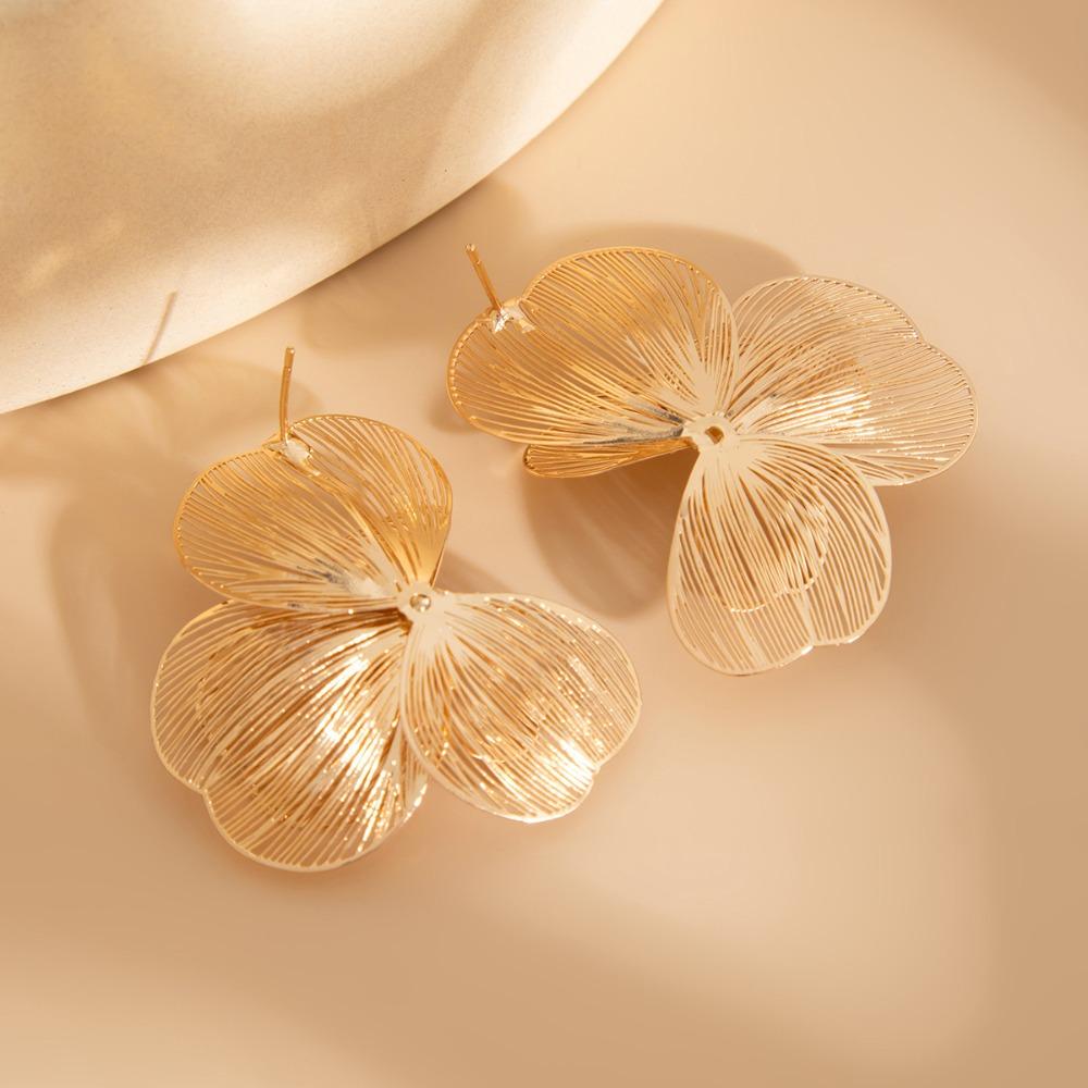 High end copper hollowed out ginkgo leaf earrings with versatile design and fashionable earrings