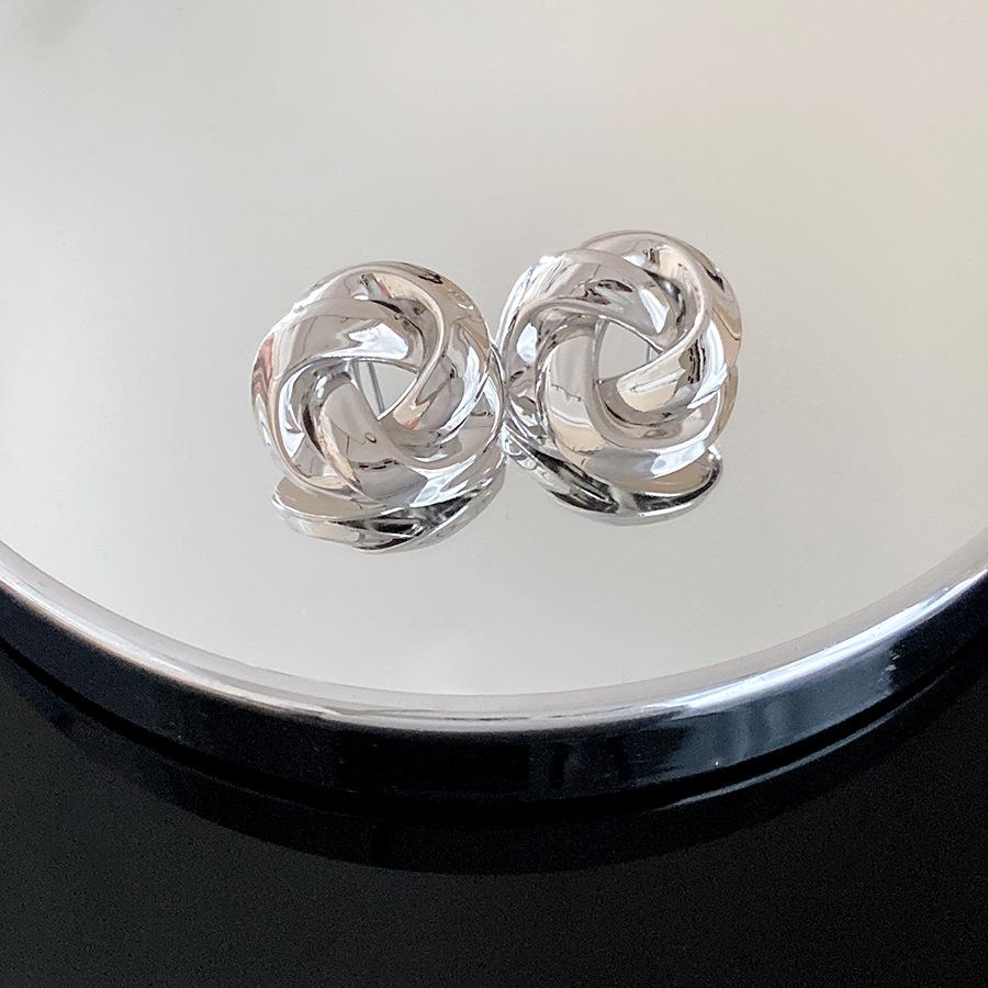 Steel needle metal rose winding stud earrings French retro elegant simple versatile earrings light luxury high-end earrings