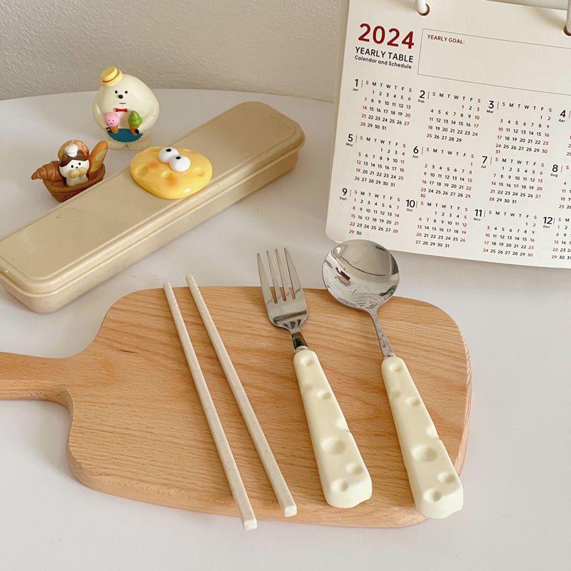 Симпатичная ложка для сыра из нержавеющей стали, вилка, палочки для еды из пшеницы, набор из трех предметов, студенческий детский портативный набор коробок для хранения посуды