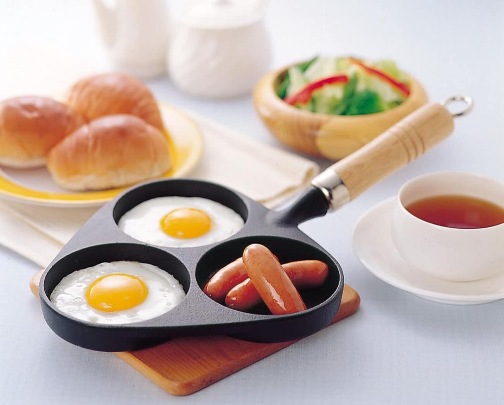 Iwachu Iwachu 3 жареных яйца деревянные черные запеченные отверстия диаметр IH совместимые Nambu Ironware 24018 черный (с ручкой) 9.5cm