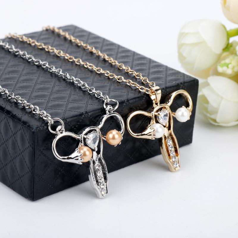 Modeling Stylish Uterine Necklace With Alloy Pendant And Chain Travel For