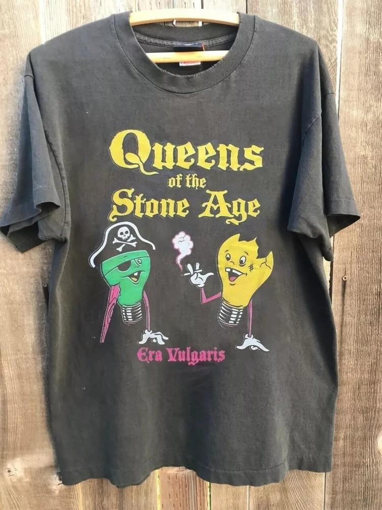 QUEENS OF THE STONE AGE ERA VULGARIS РЕТРО УГОЛЬНЫЙ УНИСЕКС ФУТБОЛКА S5XL Унисекс Футболка