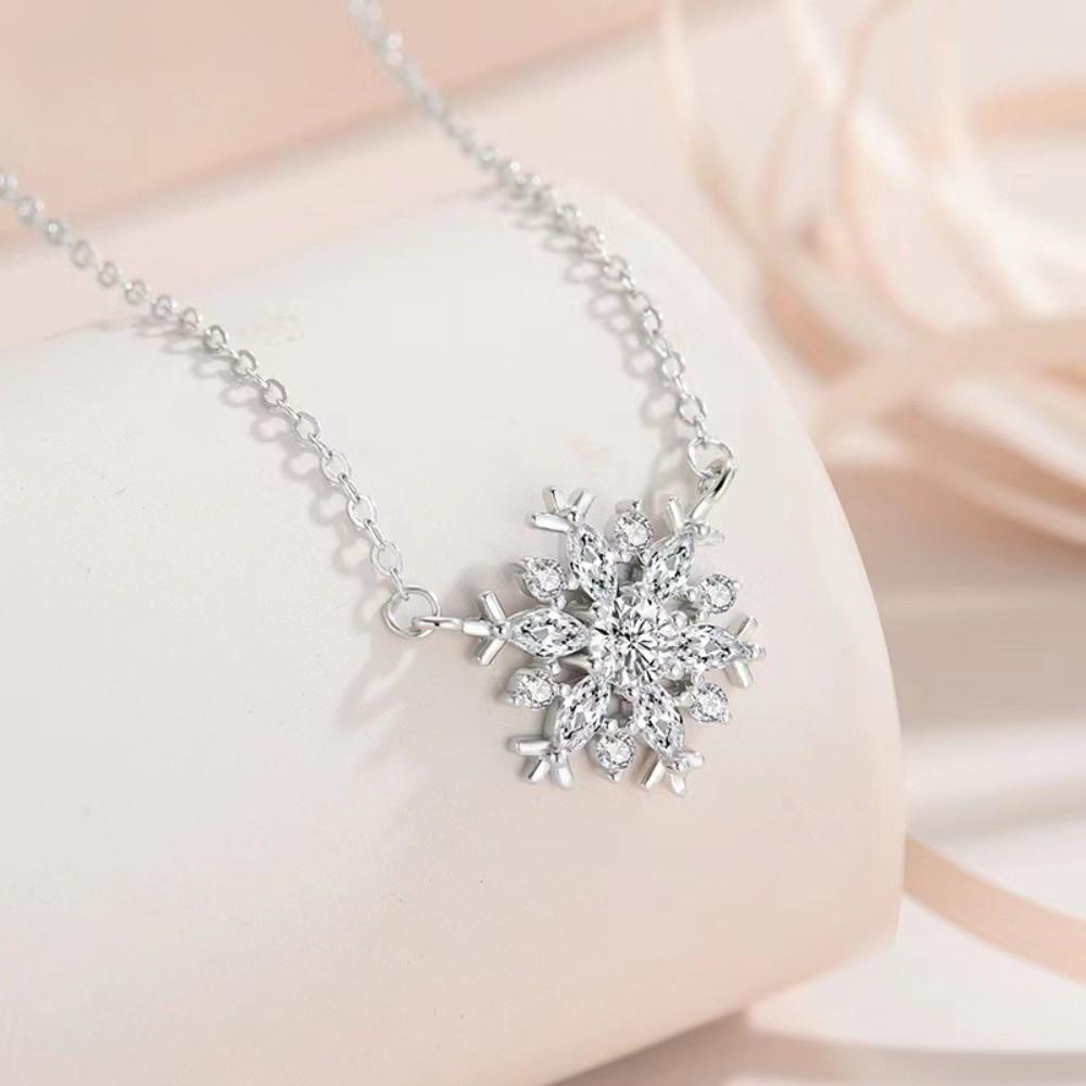 Creative Luxury Snowflake Necklace Zircon Choker Women's Collarbone Chain Adjustable Snowflower Crystal Necklace Gift