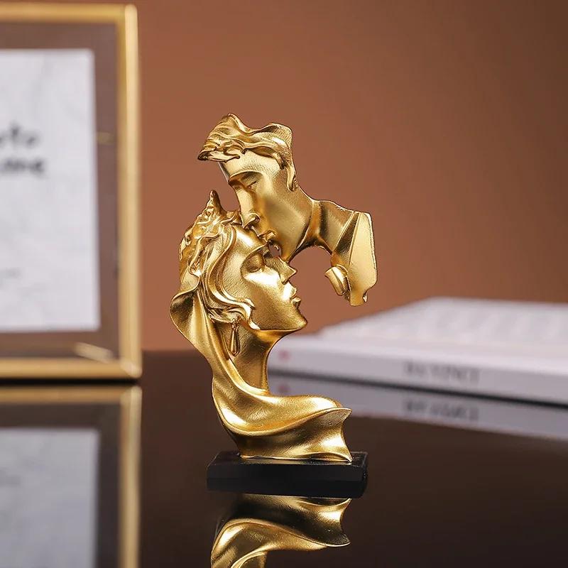 Mini Resin Lovers Statue Figurine Kissing Posture Model Craft Sculpture Ornament Home Decor Desktop Wine Cabinet Decoration