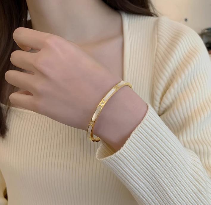 Роскошный минималистичный браслет из титановой стали с перламутром для женщин - Универсальное украшение, идеальный подарок для девушки или лучшей подруги.