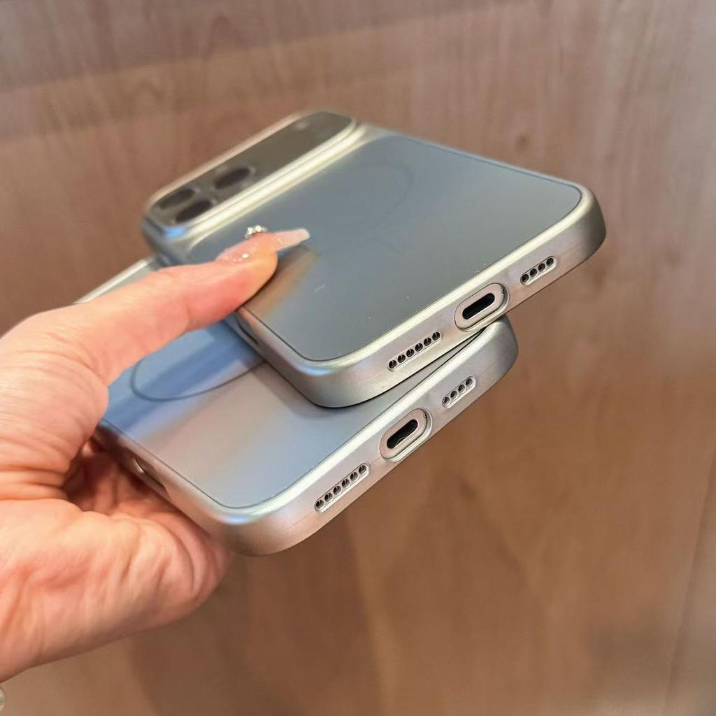 Противоударный магнитный чехол для iPhone, совместимый с MagSafe, с большой защитой объектива камеры.