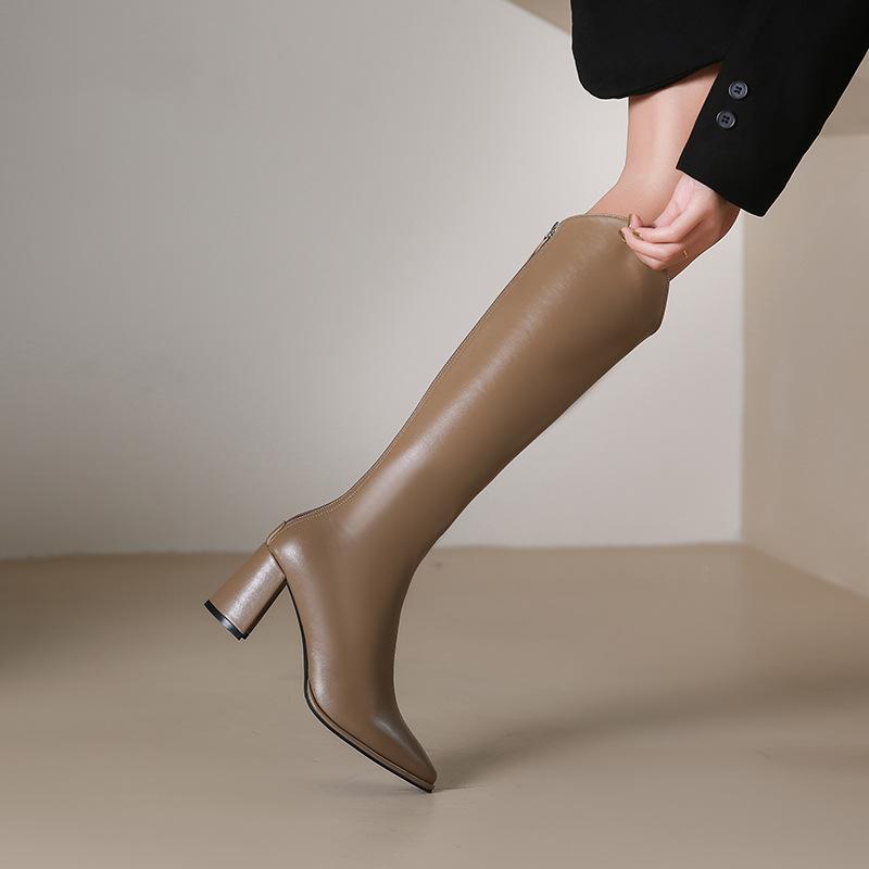 2024 осенне-зимние сапоги большого размера с v-образным вырезом, но с острым коленом, женские новые высокие сапоги с молнией сзади и толстым каблуком