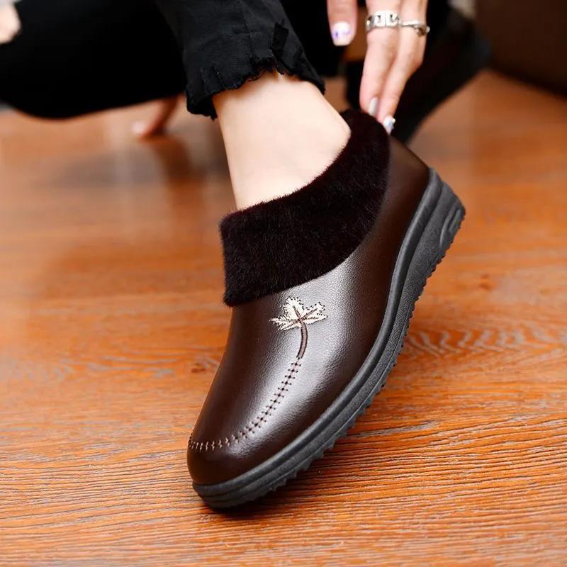 Winter Cotton Shoes, Middle-aged and Elderly Women's Shoes, Flat-bottomed Plus Velvet Warm Leather Shoes for The Elderly, Soft-soled and Non-slip
