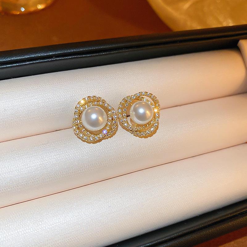 Elegant Zircon Pearl French Retro Luxury Earrings 2025