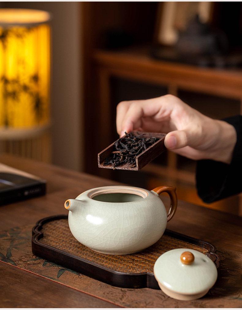 Antique Style Beige Ceramic Teapot for Gongfu Tea Brewing