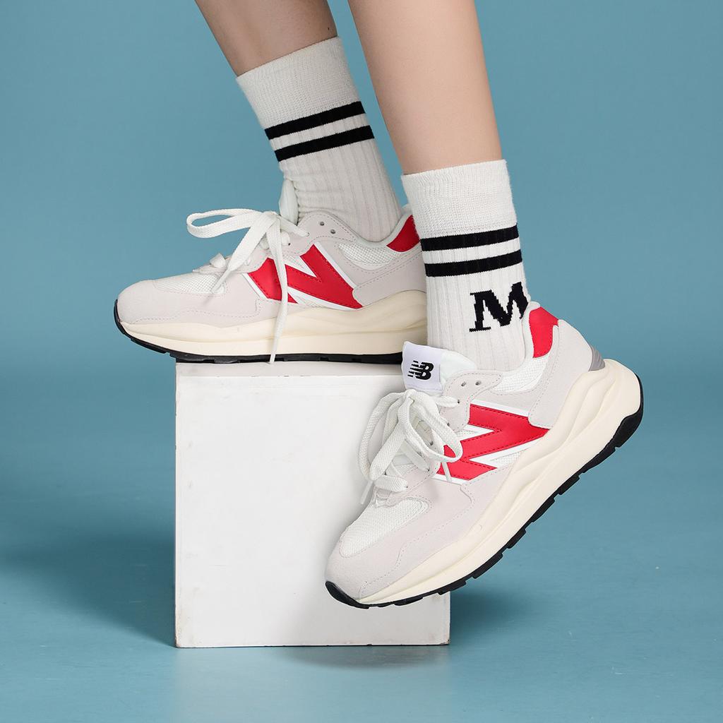 New Balance Кроссовки унисекс 57/40 Серо-красные Натуральные M5740CC