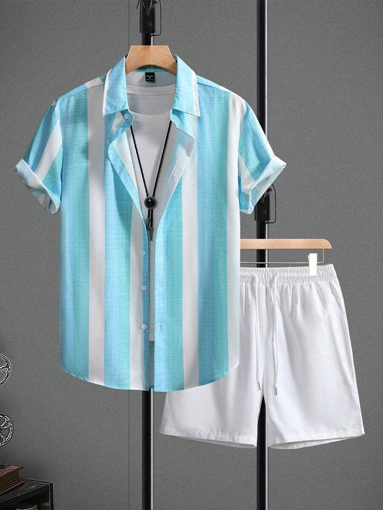 Модный летний пляжный мужской костюм черно-белой расцветки, состоящий из двух предметов: повседневная рубашка с коротким рукавом и гавайские шорты. Мужская одежда. Костюм.