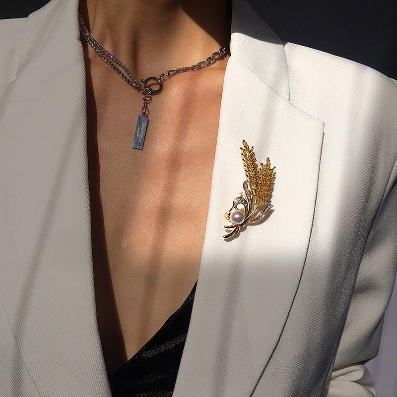 Элегантная брошь в виде золотистой пшеницы с жемчугом: Роскошный медный циркон DIY аксессуар для одежды