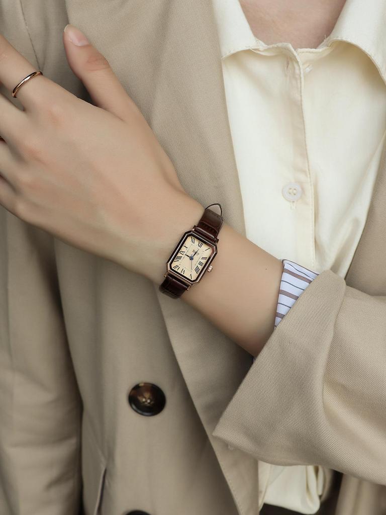 Rscy Ретро Женские Кварцевые Часы из Натуральной Кожи с Маленьким Квадратным Циферблатом – Легкая Роскошь и Нишевый Дизайн Высокого Класса