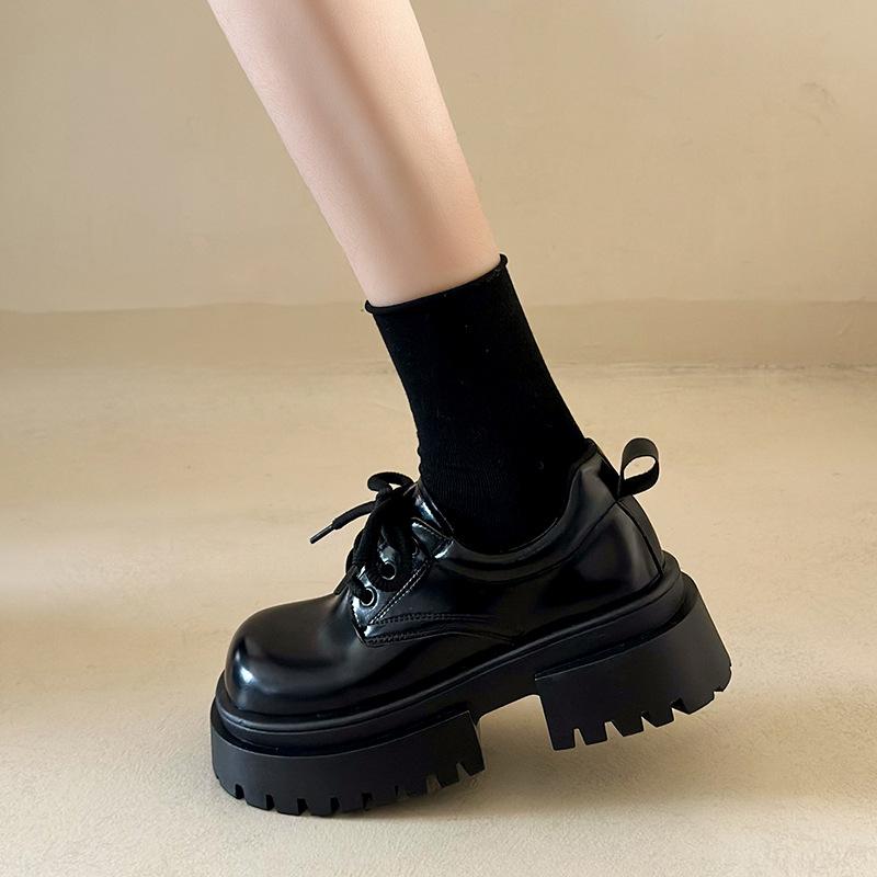 Женские черные туфли на толстой подошве, увеличивающие рост, из маленькой кожи, в британском стиле, новые весна-осень 2025, летние ретро туфли-маффины, лоферы