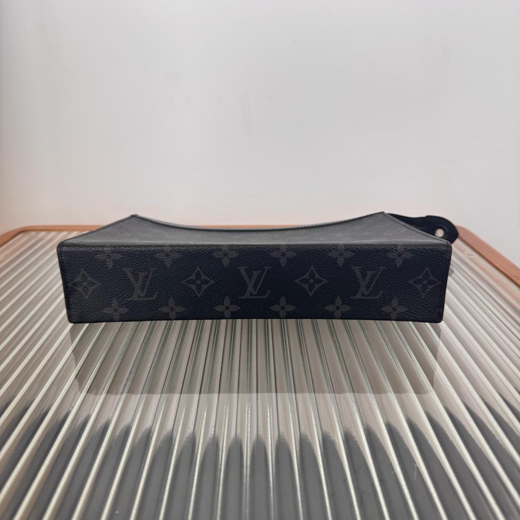 [Б/У] Louis Vuitton Pochette Voyage MM 'Черный холст Monogram Eclipse' - Очень хорошее состояние #1DX6VJ6