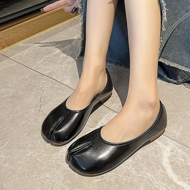 Мода 2025 Обувь Таби Ниндзя в Японском Стиле Женские Ретро Замшевые Балетки с Раздельным Пальцем и Носком-Копытцем Туфли-Лодочки Женские Мэри Джинс Мокасины Балетки