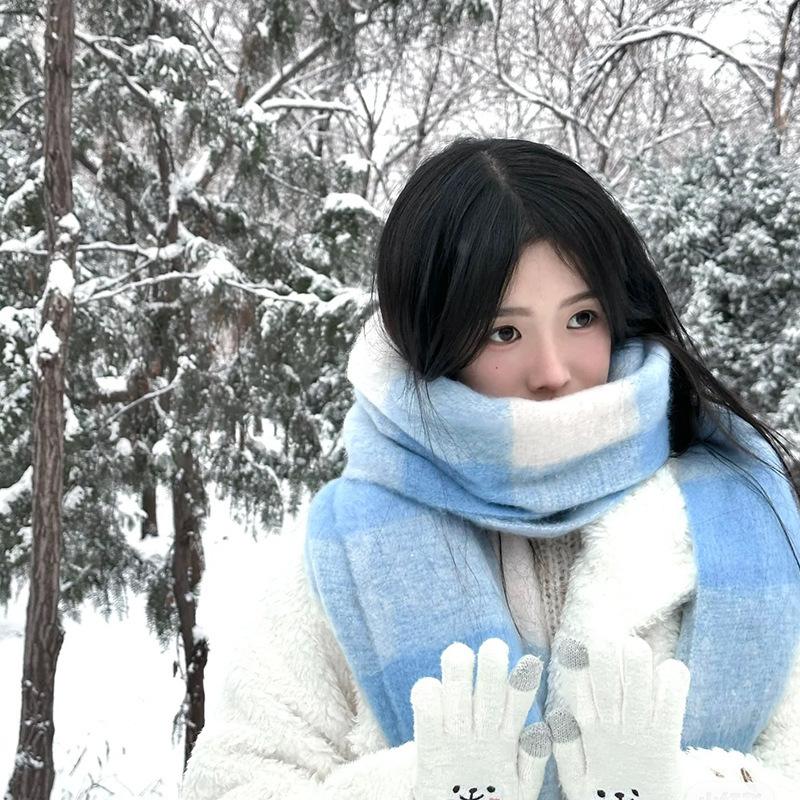 Yang Chaoyue blue plaid scarf women's winter new velvet thickened warm double-sided shawl scarf