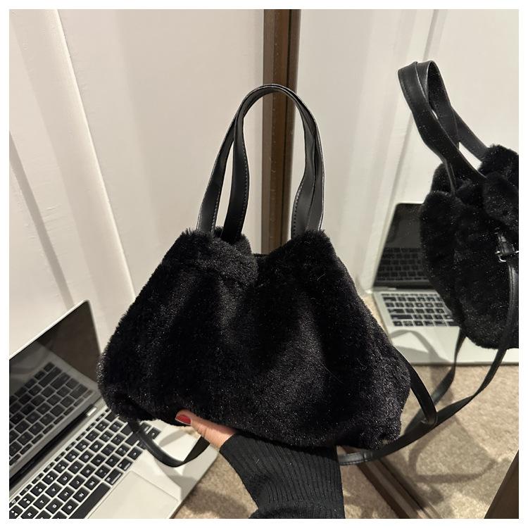 В этом году популярная нишевая дизайнерская сумка женская зимняя новинка 2024 года, модная повседневная сумка через плечо большой емкости для женщин