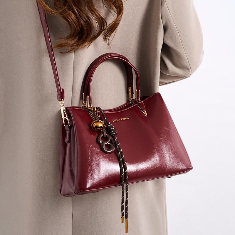 Red bag 2025 new light luxury versatile mother wedding bag practical messenger handbag mother-in-law wedding bag