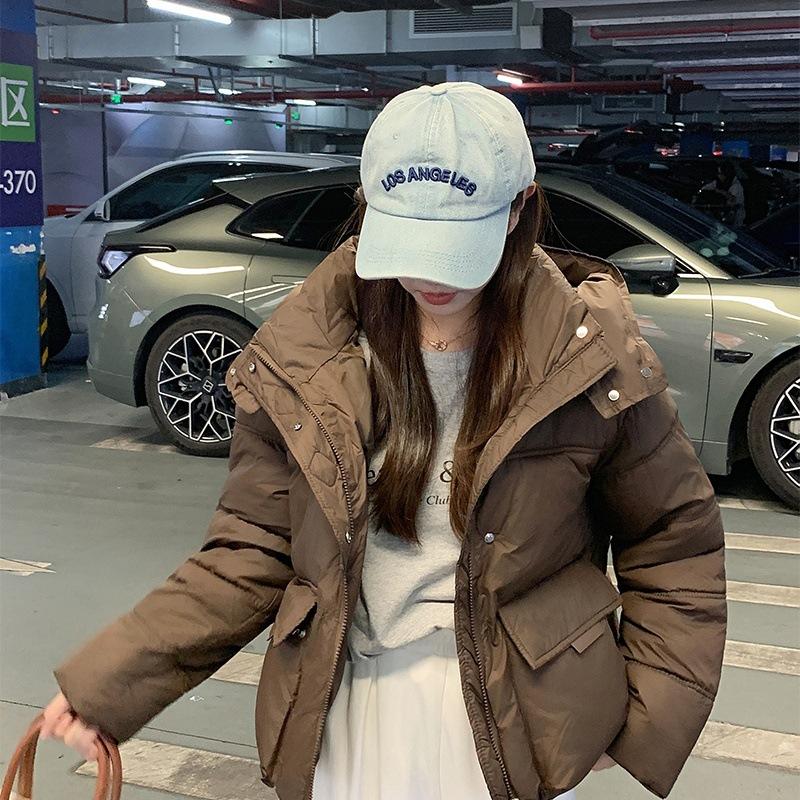 Женская короткая ветрозащитная теплая зимняя куртка с капюшоном и рукавами реглан