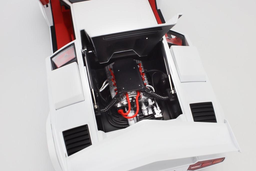 Миниатюрная машина 1/12 Lamborghini Countach KK-SCALE 1/12 COUNTACH LP 5000S QV 1985 БЕЛЫЙ KKDC120142