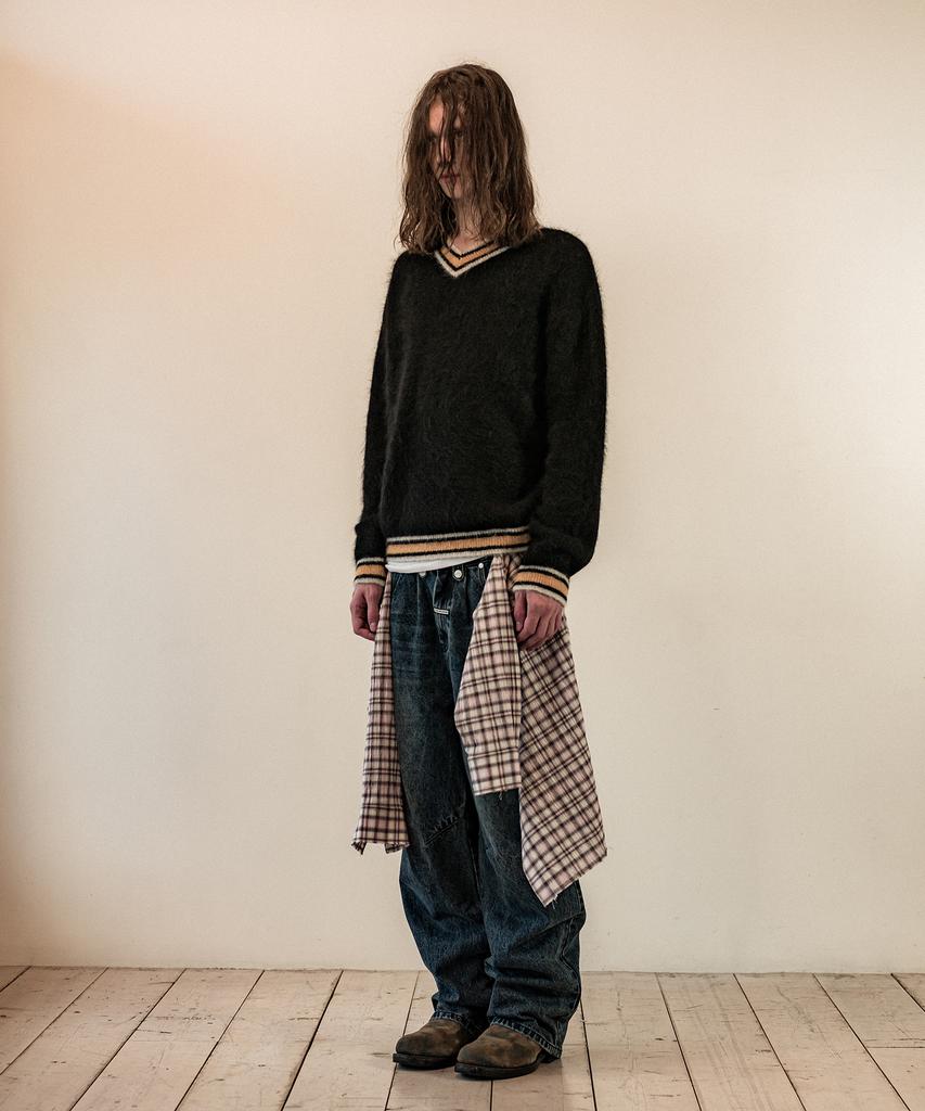 THEVINYLHOUSE Shaggy V Neck Sweater Black