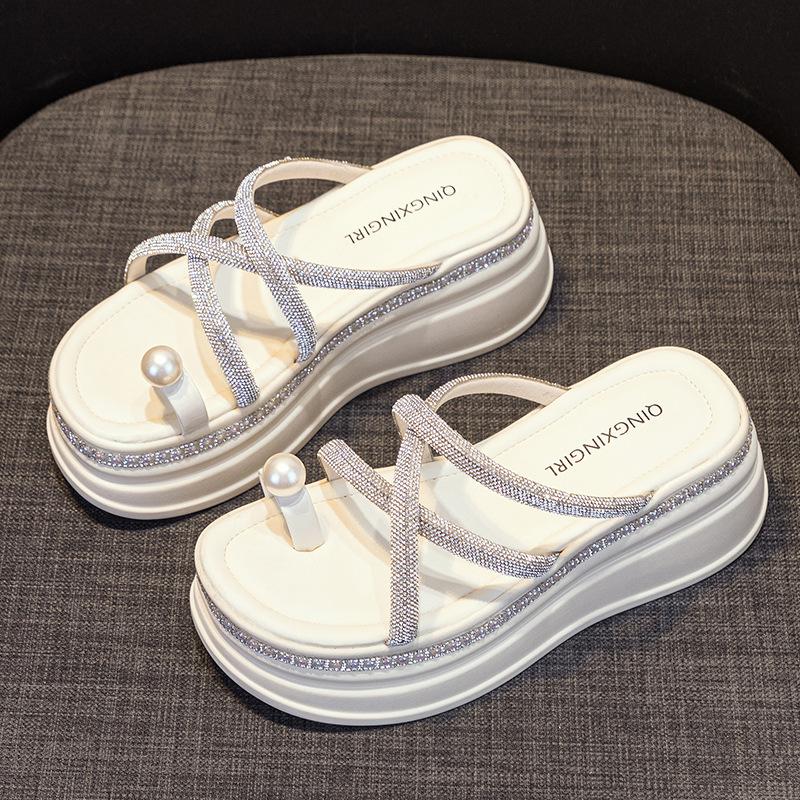 Slippers Outer Wear 2025 New Summer Thick-bottomed Sandals Female Rhinestone Strips Cross Belt Muffin Summer Fairy Wind Beach