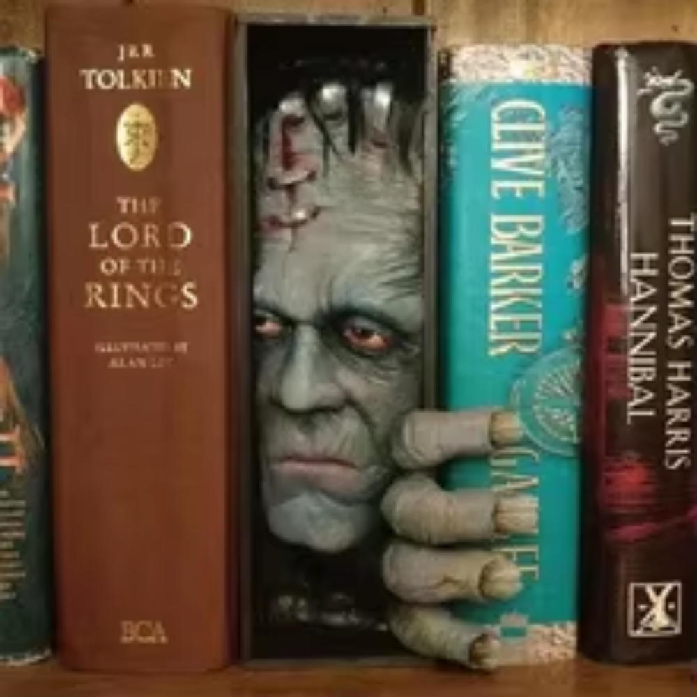 Подставки для книг Полка для книг Подставка для книг Держатель для книг Ужас Заглядывающий монстр Человеческое лицо Смола Подставка для книг Скульптура Коллекционирование Подвеска для CD-альбомов