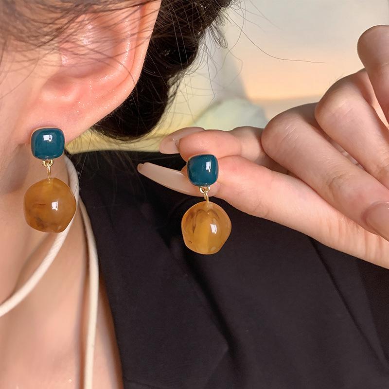 Retro Versatile Temperament Amber Geometric Shaped Maillard Earrings For Women