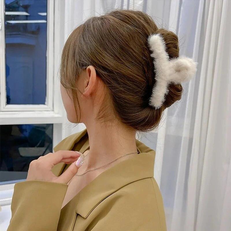 2/4Pcs Plush Hair Claw for Women Elegant Acrylic Hairpins Faux Fur Hair Clip Girls Barrette Headwear Winter Hair Accessories