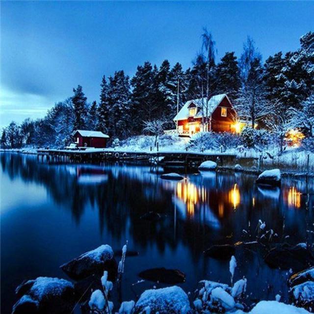 Алмазная мозайка. Яркие стразы, прочное водонепроницаемое полотно с нанесённным узором, эконологически чистый клей - всё это позволяет вам создать уникальный и неповторимый шедевр. Размер полотна и узор на выбор