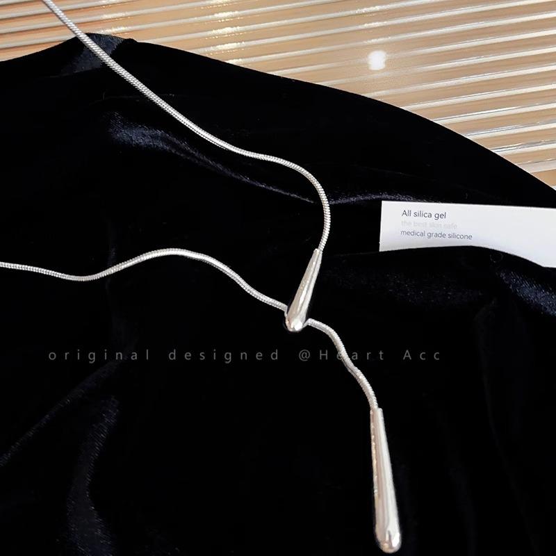 Minimalist Water Drop Necklace: Long Chain Clavicle Design for Women, Autumn/Winter 2024