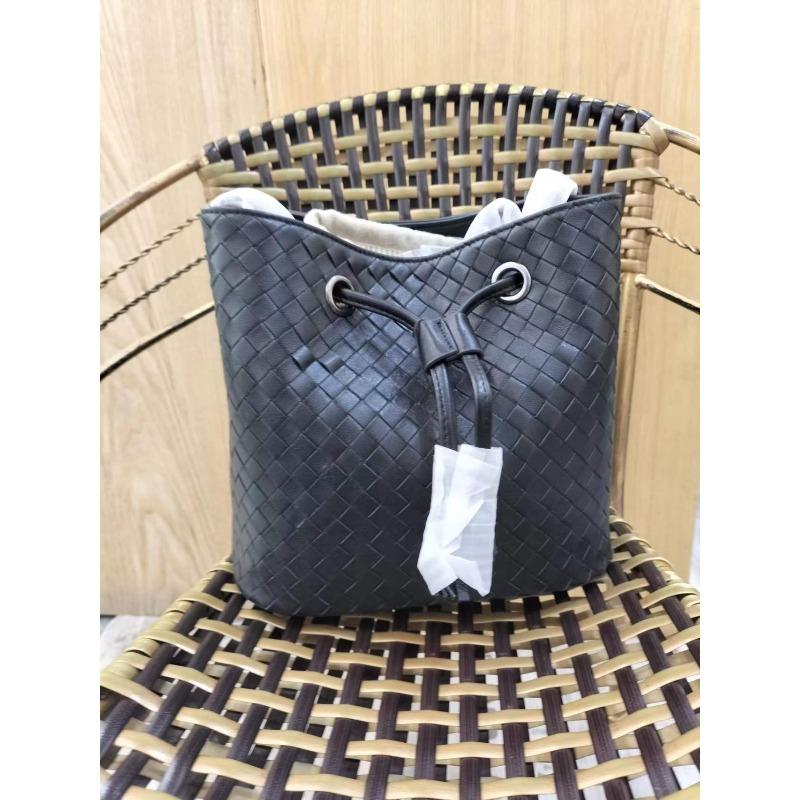 Sheepskin Hand Woven Vintage Bucket Bag High-end Sense Shoulder Bag Commuting Large Capacity Backpack Casual Cute Trendy Bag
