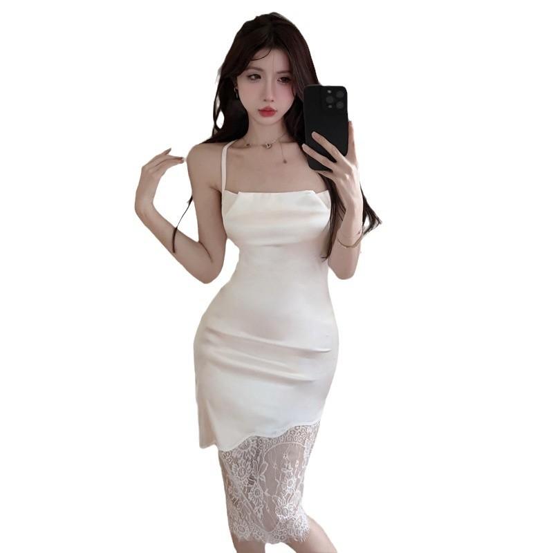 Платье из чистого кружева с открытой спиной и тонкими шнуровками